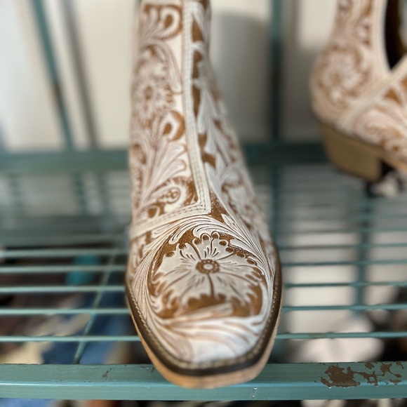 🌸Hand-Tooled Genuine Leather Bootie Boho Western Cowgirl Ankle Boot Cream Fall! - Picture 12 of 12